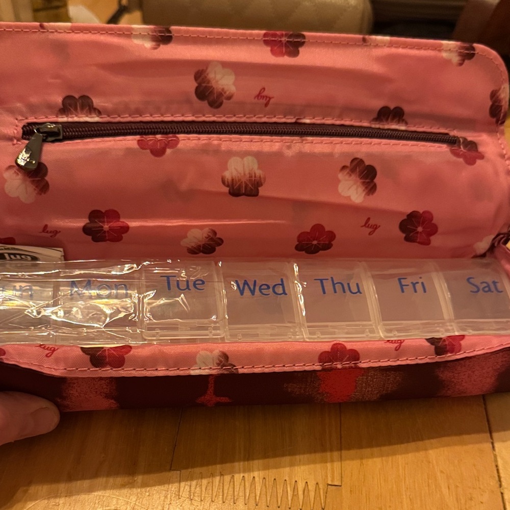 LUG Choo Choo Shibori Wine Pill Organizer NWOT - Picture 3 of 3